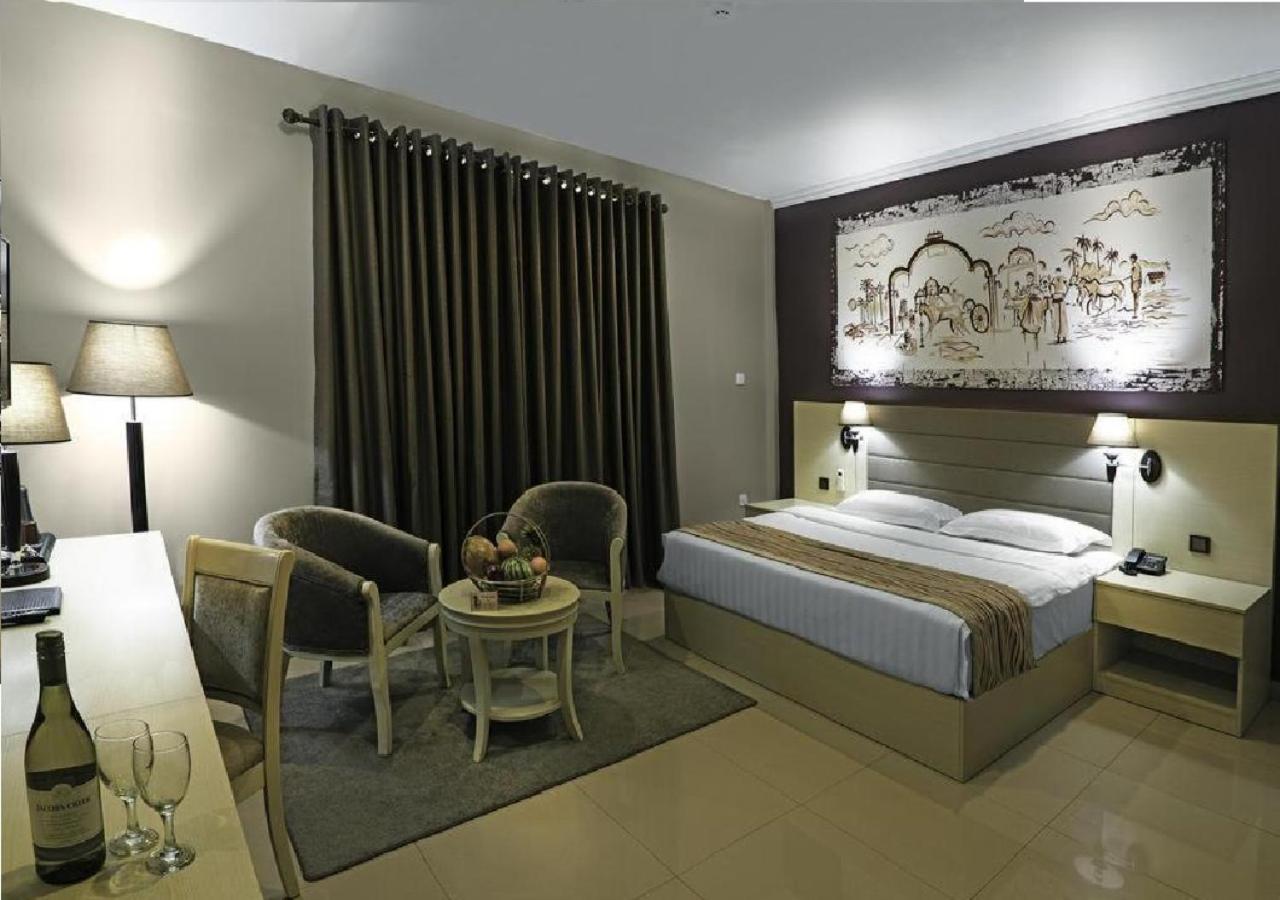 Tilko City Hotel Джафна Екстериор снимка