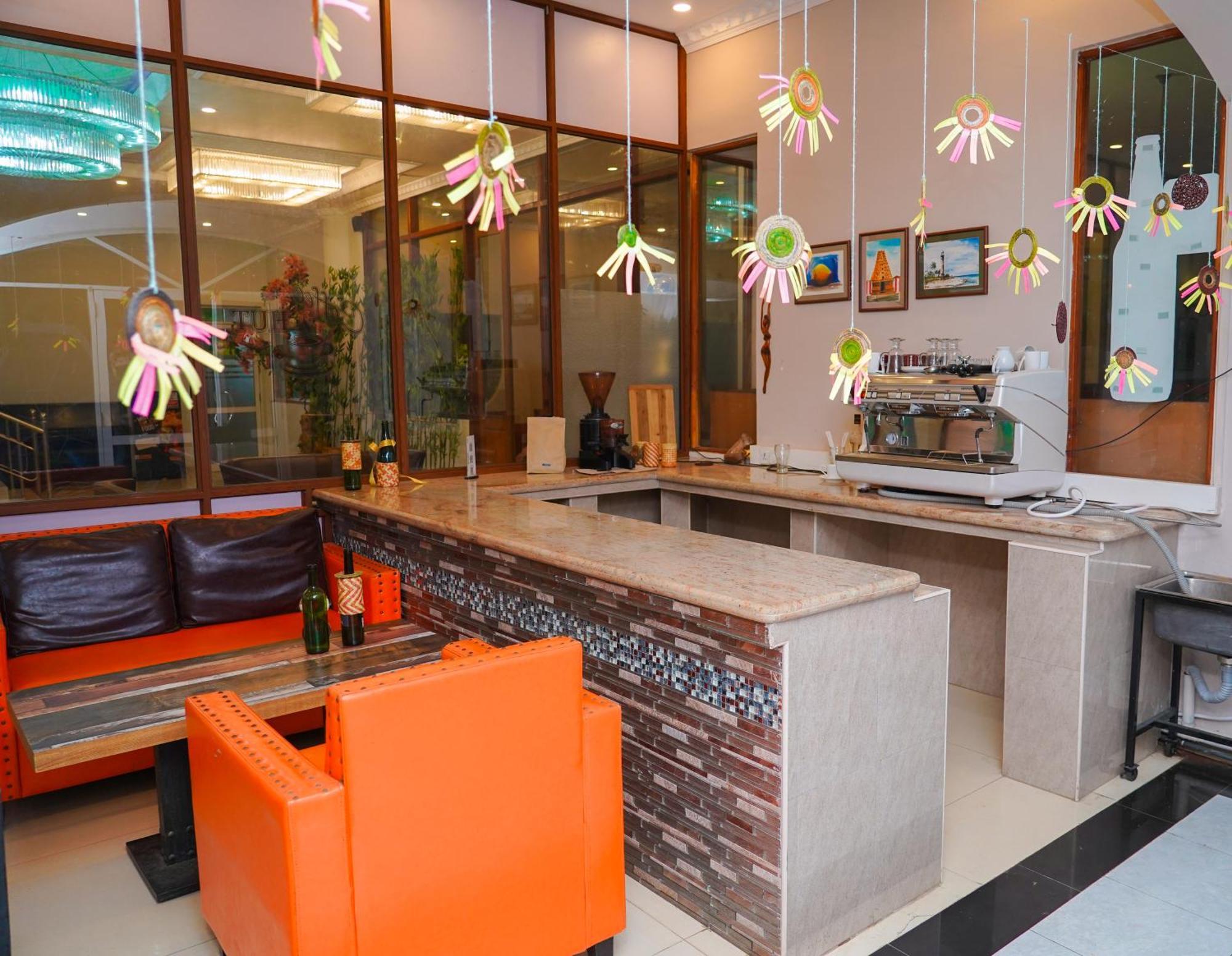 Tilko City Hotel Джафна Екстериор снимка