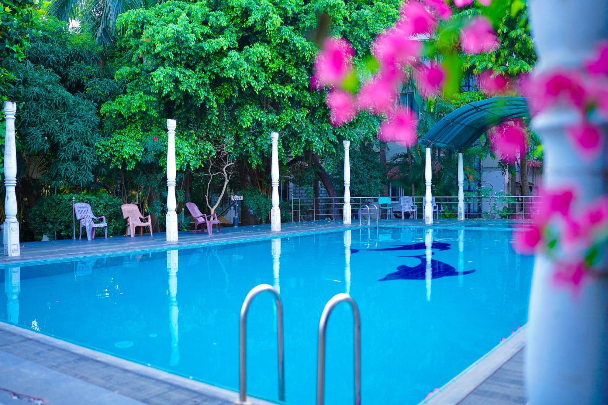 Tilko City Hotel Джафна Екстериор снимка