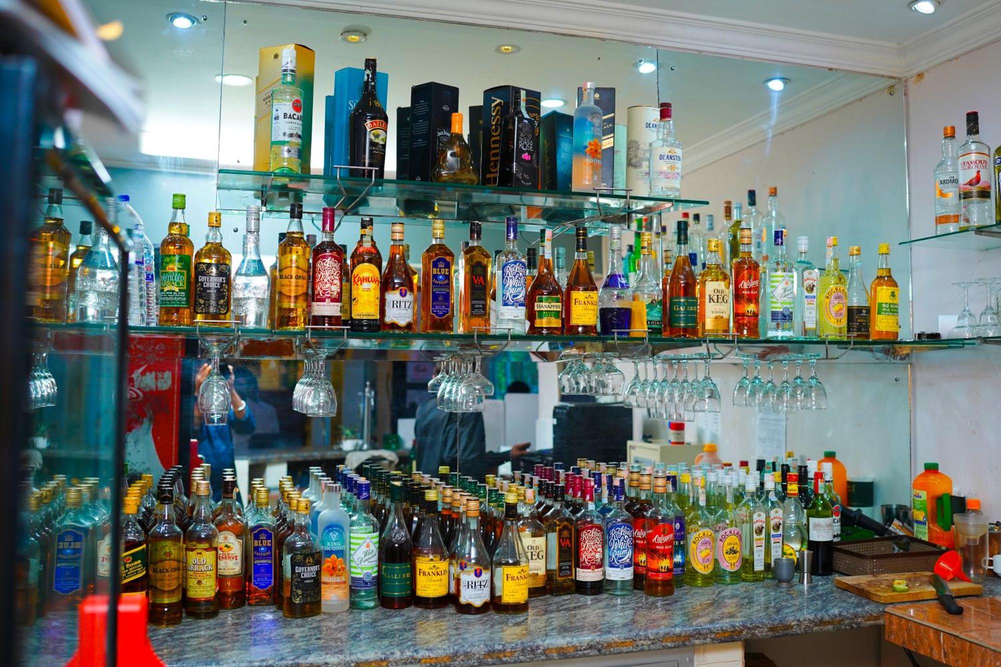 Tilko City Hotel Джафна Екстериор снимка