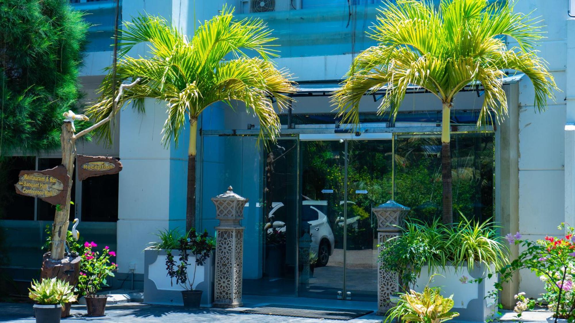 Tilko City Hotel Джафна Екстериор снимка