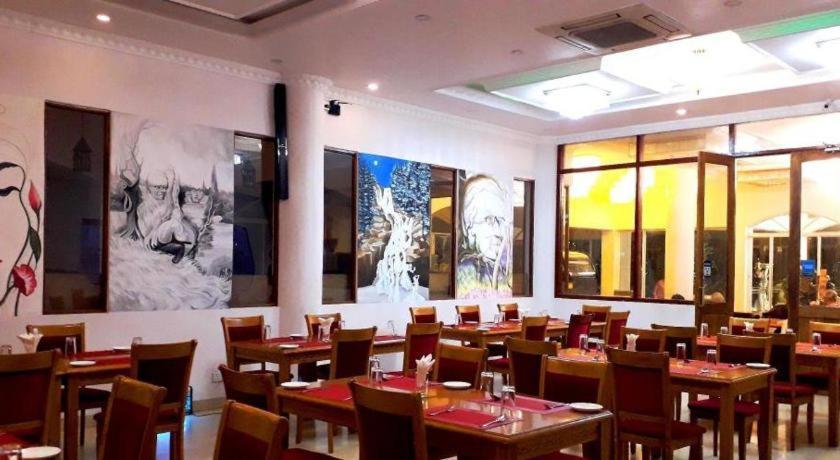 Tilko City Hotel Джафна Екстериор снимка