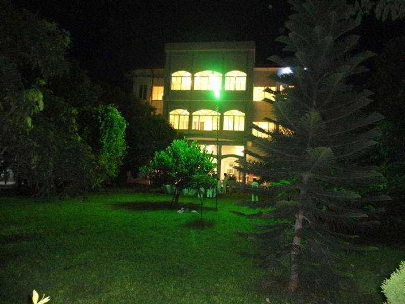 Tilko City Hotel Джафна Екстериор снимка