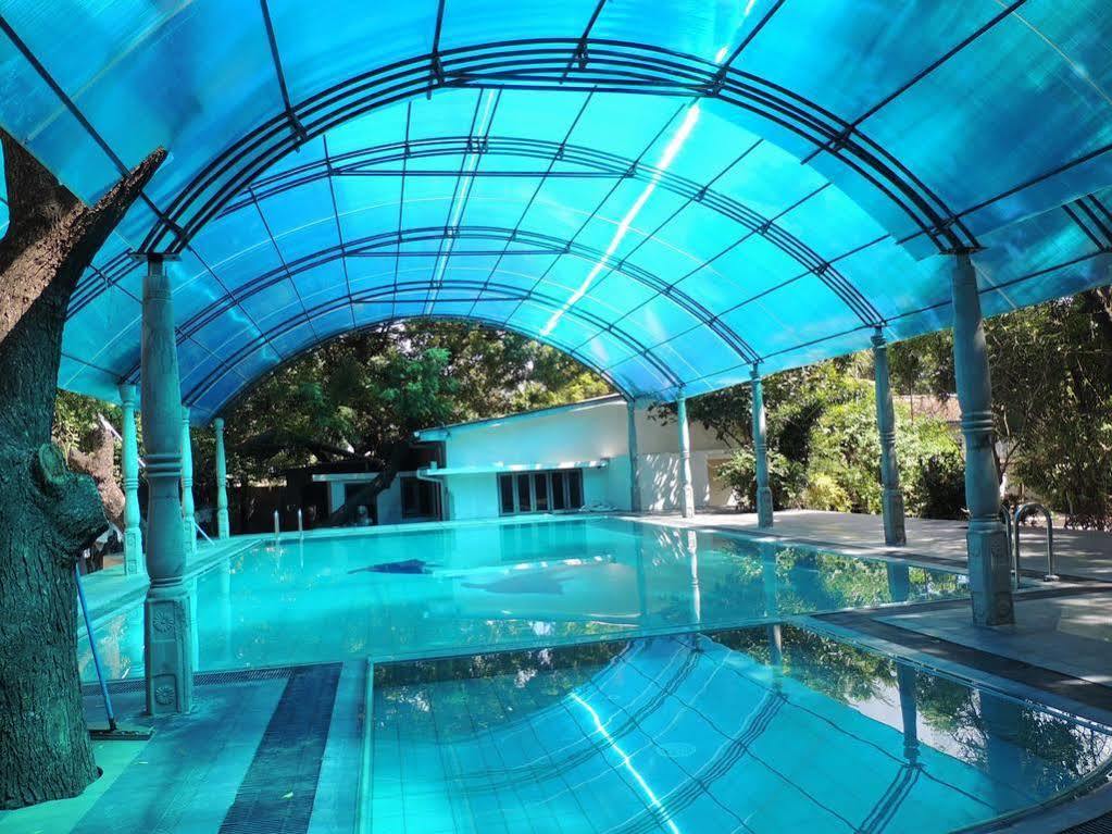 Tilko City Hotel Джафна Екстериор снимка