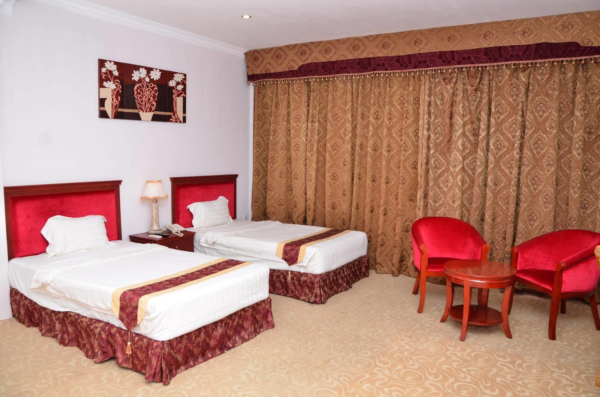 Tilko City Hotel Джафна Екстериор снимка